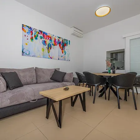 Veronika Apartment *